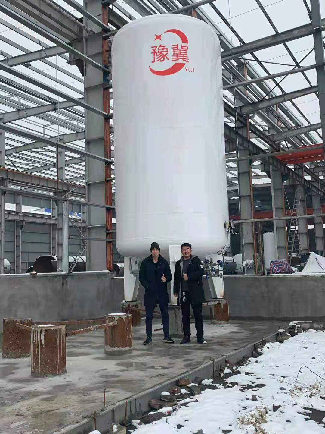 Warmly Welcome Russian Customers To Visit Our Factory And Order Cryogenic Liquid Storage Tank！